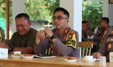 Kapolres Bintan Kembali Laksanakan Jumat Curhat dan Jumat Berkah Bersama Masyarakat Desa Malang Rapat