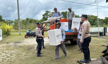 Polres Lingga Amankan dan Kawal Ketat Distribusi Logistik Pilkada 2024 dari Gudang PPK Singkep Barat ke PPS Desa Tanjung Irat