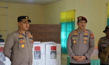 AKBP Anggoro Wicaksono, Pamatwil Ops Mantap Praja Seligi 2024 Tinjau Gudang Logistik Pilkada 2024 di PPK Singkep