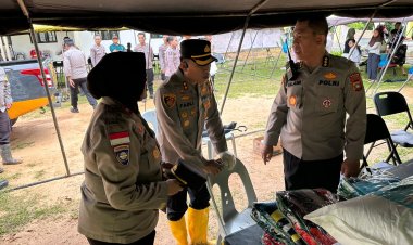Polresta Barelang Gelar Bantuan Sosial Pasca Tanah Longsor di Tiban Koperasi