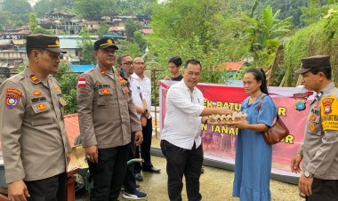 Polsek Batu Ampar Salurkan Bansos Bagi Warga Terdampak Tanah Longsor di Seraya