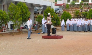 POLICE GOES TO SCHOOL: SOSIALISASI KESELAMATAN BERLALU LINTAS DI SMA NEGERI 5 KARIMUN