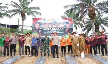 Kapolres Karimun Bersama Forkopimda Lakukan Penanaman Jagung Serentak 1 Juta Hektar Dukung Swasembada Pangan