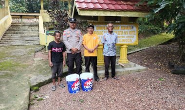 Polres Lingga Salurkan Bantuan Cat untuk Pembersihan dan Perawatan Situs Budaya di Desa Mepar
