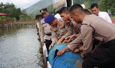 AKBP Apri Fajar Hermanto Tebar 8.000 Ikan Nila, Dukung Ketahanan Pangan di Lingga