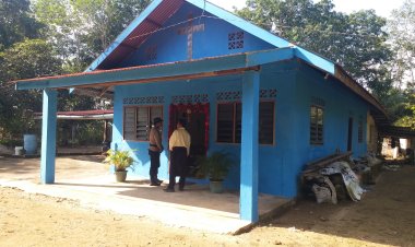 Bripka Fitri Hardiansyah dan Briptu Paradis Aditya Saydi Amankan Ibadah Minggu di Gereja GPDI Betung