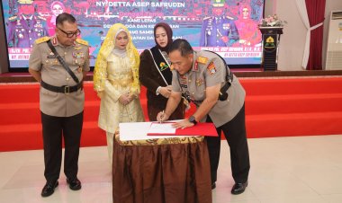 Serah Terima Ibu Asuh Polwan Polda Kepri: Ny. Retno Dewi Yan Fitri Halimansyah Serahkan Tugas kepada Ny. Detta Asep Safruddin