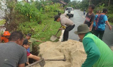Brigadir Steven Silap bersama Babinsa dan Pemerintah Desa Persing Gotong Royong Perbaikan Jalan Rusak