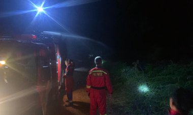 IPTU Henry Gunawan Bersama Personel Respon Cepat Padamkan Kebakaran Hutan dan Lahan di Tanah Putih