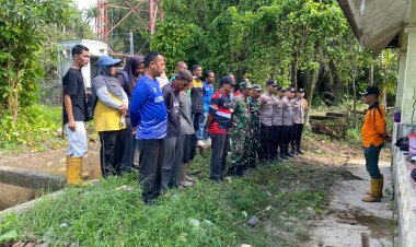 AKP Mayson Safri Bersama Masyarakat Gelar Gotong Royong Bersihkan Parit dan Bantaran Sungai untuk Cegah Banjir