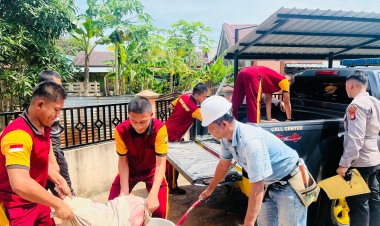 IPTU Arpen Salurkan Bantuan Material Bangunan dari Kapolres Lingga untuk Masjid Miftahul Jannah