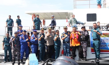 Kampanye Keselamatan Pelayaran, Satpolairud Polres Karimun Bersama KSOP, Lanal TBK, dan Basarnas Bagikan Life Jacket serta Sembako kepada Nelayan