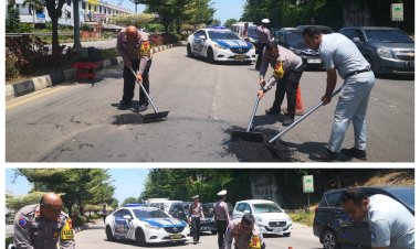 Operasi Keselamatan Seligi 2025: Kasat Lantas Beserta Jajaran Polresta Barelang Tambal Jalan Berlubang Demi Kurangi Risiko Kecelakaan