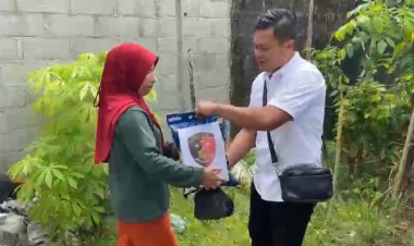 IPTU Maidir Riwanto, S.H., Temui Warga Kurang Mampu, Berikan Paket Sembako dari Kapolres Lingga