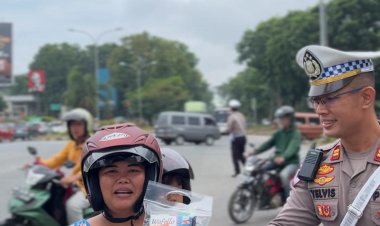 Operasi Keselamatan Seligi 2025,Satlantas Polresta Barelang Kembali  Membagikan Helm, Sayuran, dan Goodie Bag kepada Masyarakat