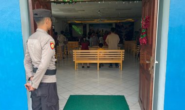 Bripka Hermansyah Pangabean dan Brigadir Celvino Mardha Sambangi Gereja Berikan Rasa Aman Umat Nasrani Ibadah Minggu