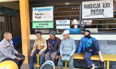 Bripka Yoyok dan Briptu Eko Daryanto Sambangi Pangkalan Ojek Berikan Himbauan Kamtibmas Jelang Bulan Ramadhan 1446 H