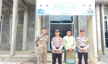 Briptu Joshua Pasaribu dan Bripda Sandy Kurnia Lakukan Pengamanan Seleksi Musabaqah Tilawatil Quran Dan Hadits (MTQH) ke-VIII