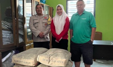 Kapolsek Meral Salurkan Bantuan untuk Pembuatan TPA di Baran Barat