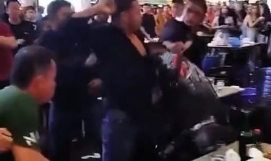 Keributan Pecah di Foodcourt A2 Nagoya Batam, Botol dan Kursi Melayang