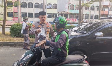 Polsek Batu Ampar Bagikan Takjil Gratis dan Himbauan Kamtibmas di Bulan Suci Ramadan