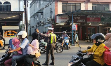 Menjelang berbuka Puasa, personil Polres Bintan gatur lalulintas
