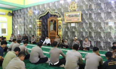 Personel Polres Bintan melaksanakan kegiatan Binrohtal Bersama Ustad Melvin irawansyah, S. Pdi