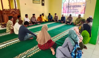 Pererat Silaturahmi, Polsek Nongsa Gelar Jumat Curhat Bersama Masyarakat Pulau Ngenang