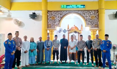 Polres Karimun Gelar Sholat Tarawih Keliling di Masjid Nurut Taqwa