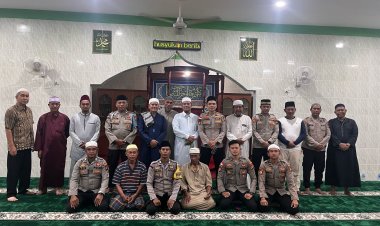 POLRES KARIMUN GELAR TARAWIH KELILING, PERERAT SILATURAHMI DENGAN MASYARAKAT