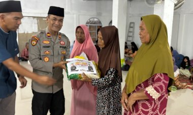 Berbagi Kebaikan Antara Sesama, Polsek Singkep Barat Bagikan Bansos Dari Kapolres Lingga Untuk Warga Yang Membutuhkan