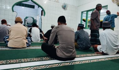 Pererat Kebersamaan Antar Sesama Polres Lingga Gelar Shalat Tarawih Keliling Bersama Masyarakat