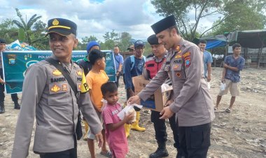 Polsek Batu Aji Bagikan Takjil di TPS Tanjung Uncang, Wujud Kepedulian di Bulan Ramadhan