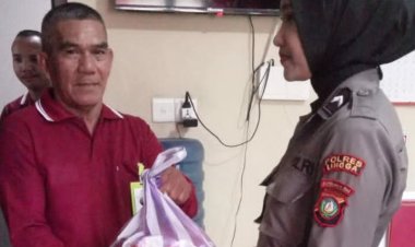 AKP Tumpal P. Sipahutar Serahkan Paket Sembako kepada Pekerja Kebersihan Polres Lingga sebagai Bentuk Apresiasi