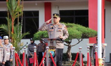 AKBP Apri Fajar Hermanto, S.I.K. Pimpin Upacara PTDH In Absentia Satu Personel Polres Lingga