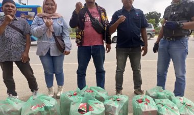 Berbagi Takjil, Bukti Nyata Keberadaan Media Online di Batam