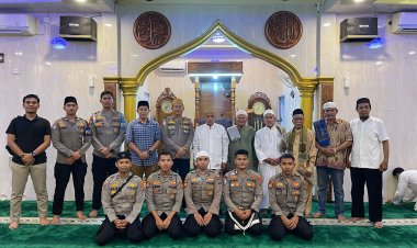 POLRES KARIMUN GELAR TARAWIH KELILING, PERERAT SILATURAHMI DENGAN MASYARAKAT