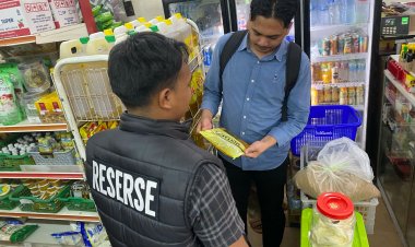 Sat reskrim polres lingga cek takaran minyak goreng