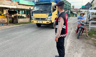 Polres Lingga Pastikan Keamanan dan Kelancaran Lalu Lintas di Pasar Tumpah Dabo Singkep