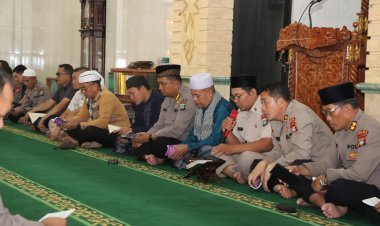 POLDA KEPRI GELAR SHOLAT GHAIB DAN DOA BERSAMA UNTUK MENGENANG TIGA ANGGOTA POLRI YANG TELAH GUGUR