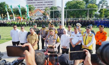 Kapolri Pimpin Apel Gelar Pasukan Operasi Ketupat 2025 di Surabaya