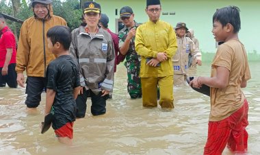 Kapolres Bintan Tinjau Langsung Rumah Warga Yang Terdampak Banjir