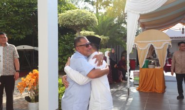 IRJEN POL ASEP SAFRUDIN KAPOLDA KEPRI SILATURAHMI HALAL BIHALAL DENGAN MANTAN KAPOLDA KEPRI, PERKUAT KEKELUARGAAN DAN SILAHTURAHMI