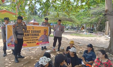 POLSEK SEKUPANG GELAR JUMAT CURHAT DI PANTAI TANJUNG PINGGIR, WARGA SAMBUT ANTUSIAS