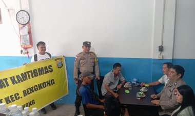 POLSEK BENGKONG GELAR JUMAT CURHAT BERSAMA WARGA UNTUK PERKUAT KEMITRAAN DAN KAMTIBMAS