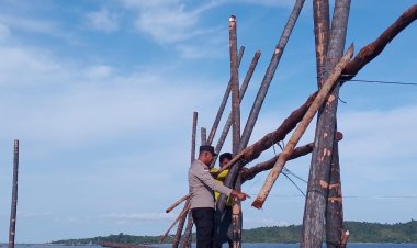Polri Bersama Warga Bangun Kelong Tradisional: Wujud Sinergi dalam Pelestarian Budaya dan Ketahanan Pangan