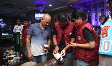 POLDA KEPRI GELAR RAZIA TEMPAT HIBURAN MALAM DI BATAM, CEGAH PEREDARAN NARKOBA DAN MIRAS TANPA IZIN