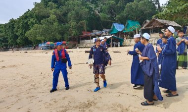 Polairud Polres Karimun Gelar Patroli Wisata di Pantai Pelawan Saat Waisak 2025