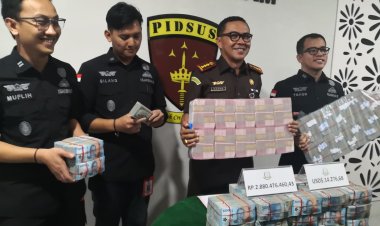 KEJARI BATAM GELAR KONFERENSI PERS, TERIMA TITIPAN PEMBAYARAN UANG PENGGANTI KASUS KORUPSI PNBP JASA PEMANDUAN DAN PENUNDAAN KAPAL