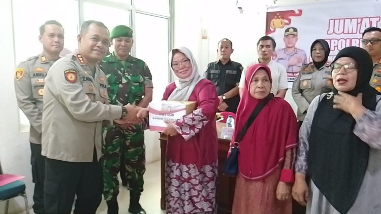Kapolresta Barelang Dengarkan Langsung Aspirasi Warga Batu Ampar dalam Jumat Curhat